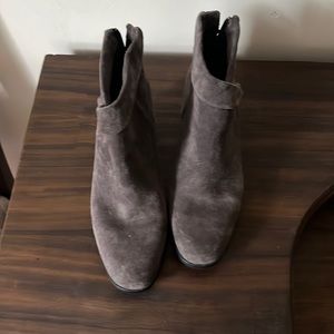 Born Abbe size 8 medium - ankle side zip suede booties